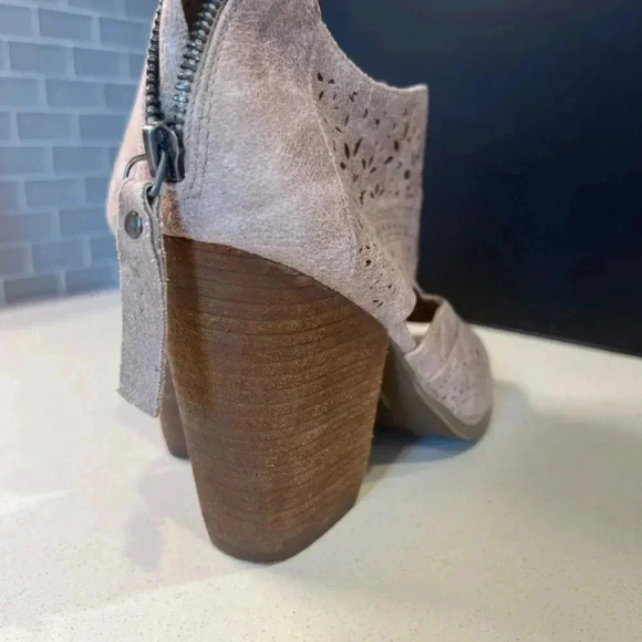 Latigo Tan Cutout Strap Back Heels Size 10 - Picture 11 of 13